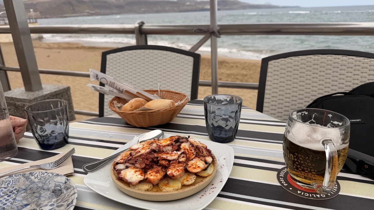 Pulpo a la gallega servido en La Quilla junto a Las Canteras