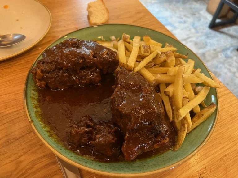 Rabo de toro que comimos en Las Maravillas