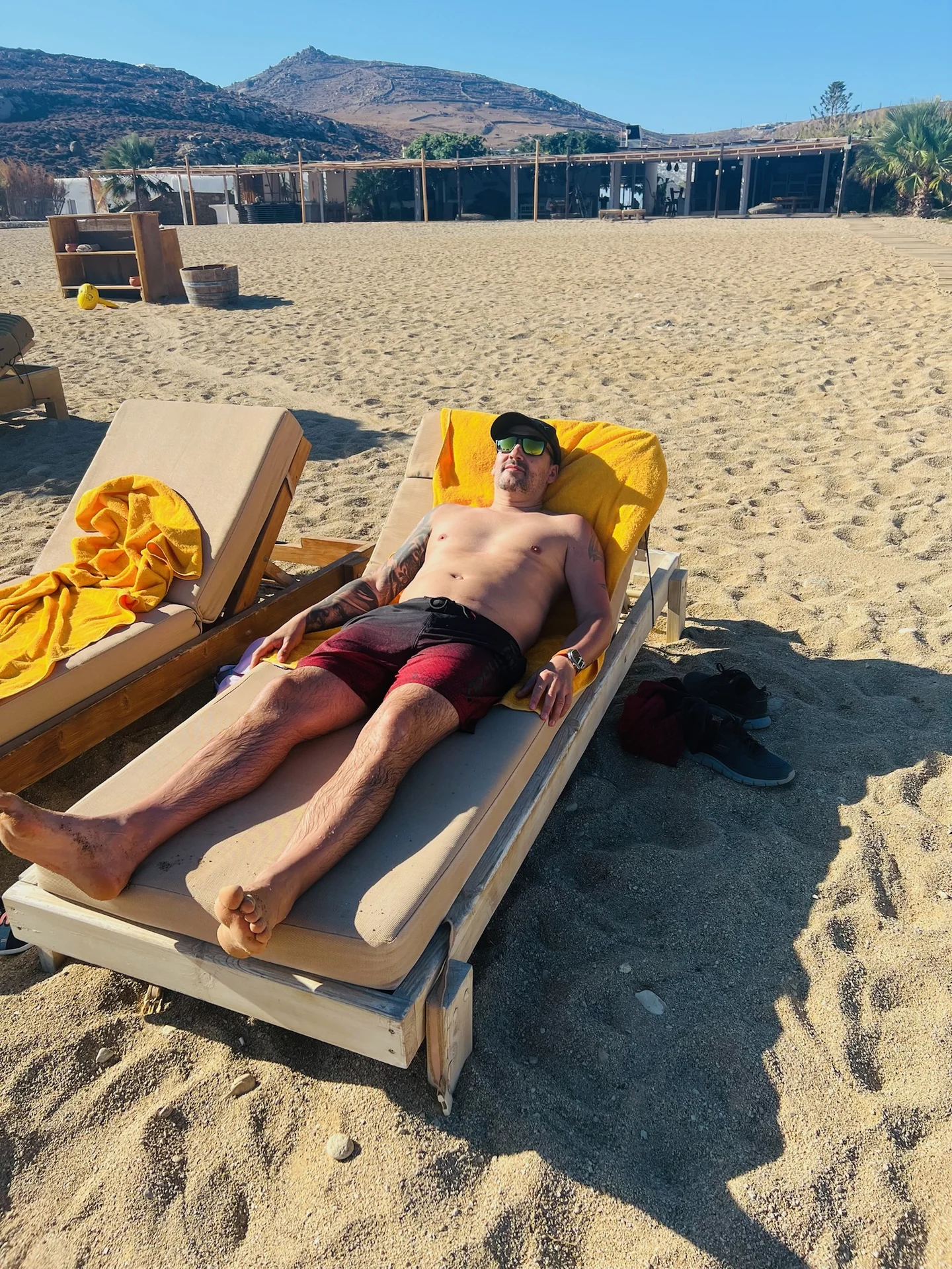 Descansando en Lia Beach, Mykonos
