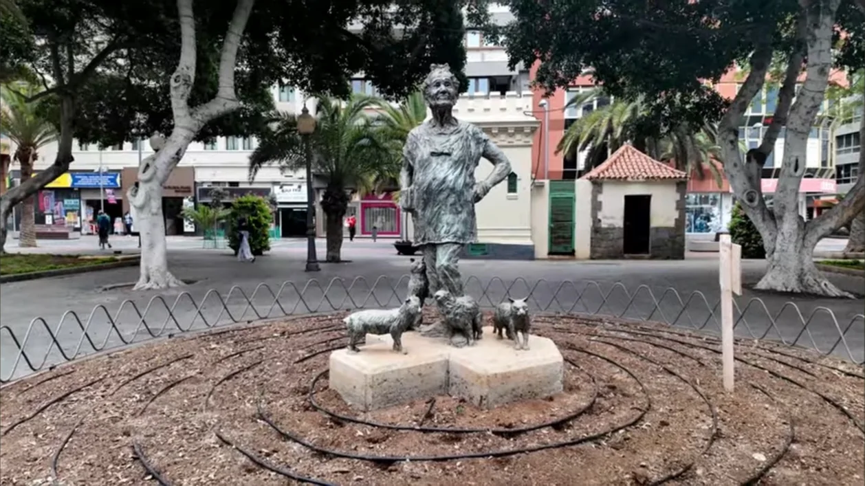 Escultura de Lolita Pluma en Las Palmas de Gran Canaria