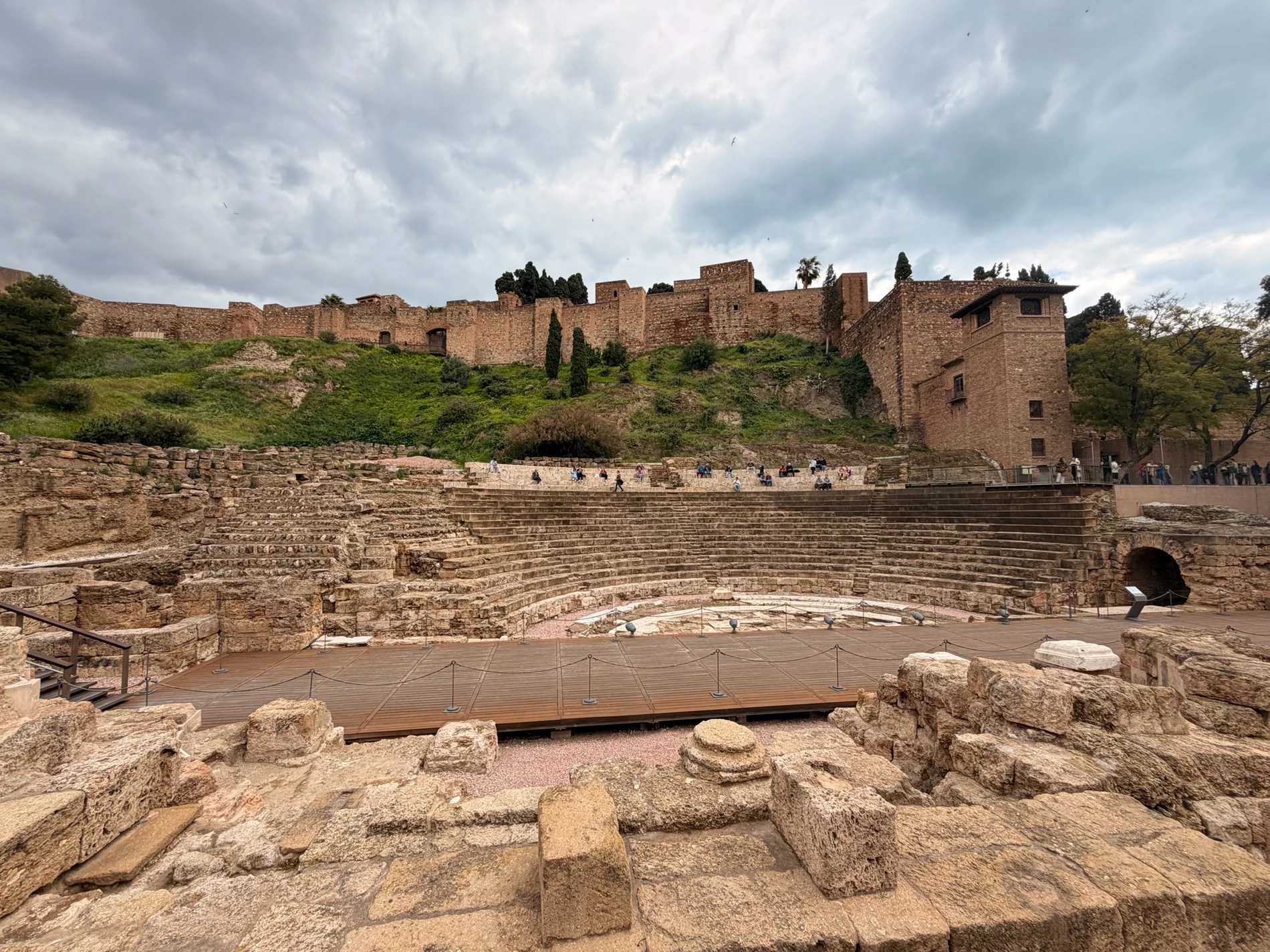 Llegada a Málaga: tapas, Teatro Romano y Alcazaba