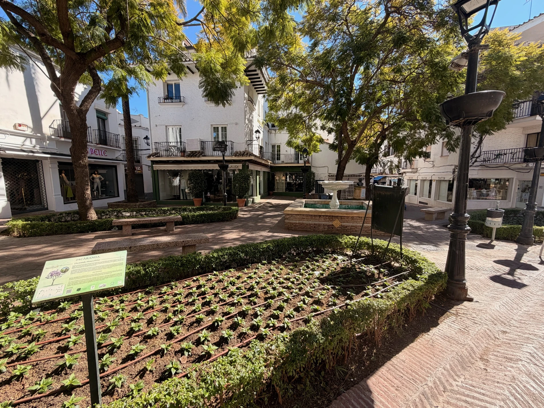 Plaza y jardines del casco antiguo de Marbella