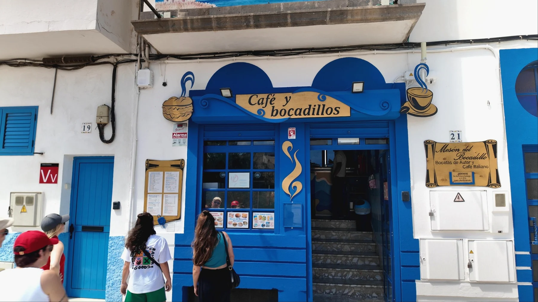 Fachada del Mesón del Bocadillo en Puerto de las Nieves, Agaete