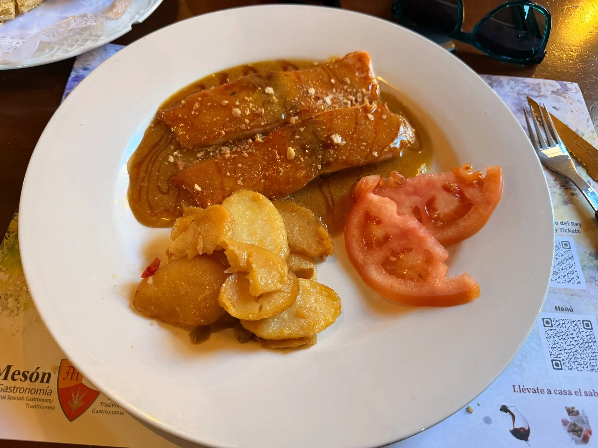 Salmón al mozárabe en el Mesón Carrión