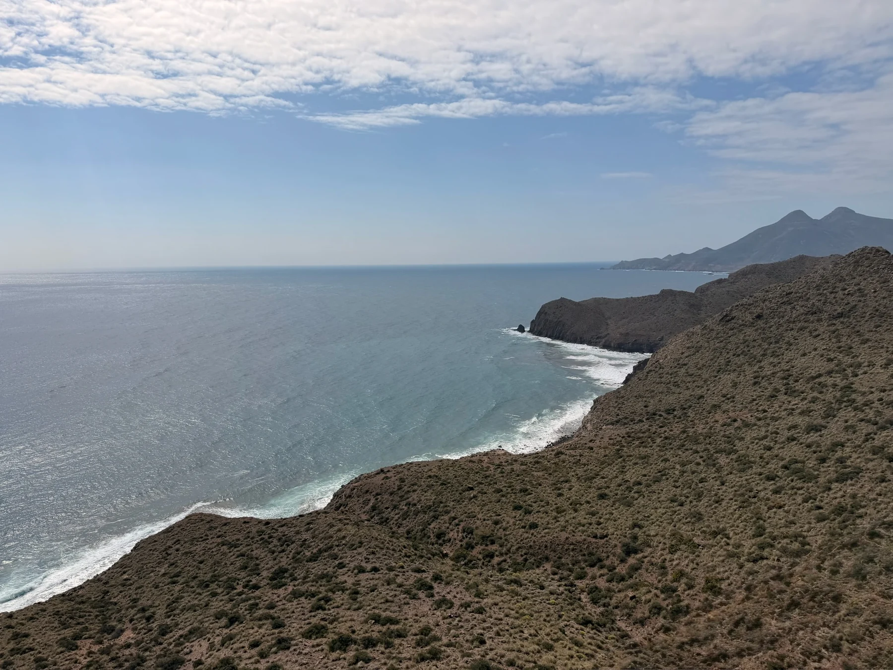 Acantilados y costa vistos desde el Mirador de la Amatista