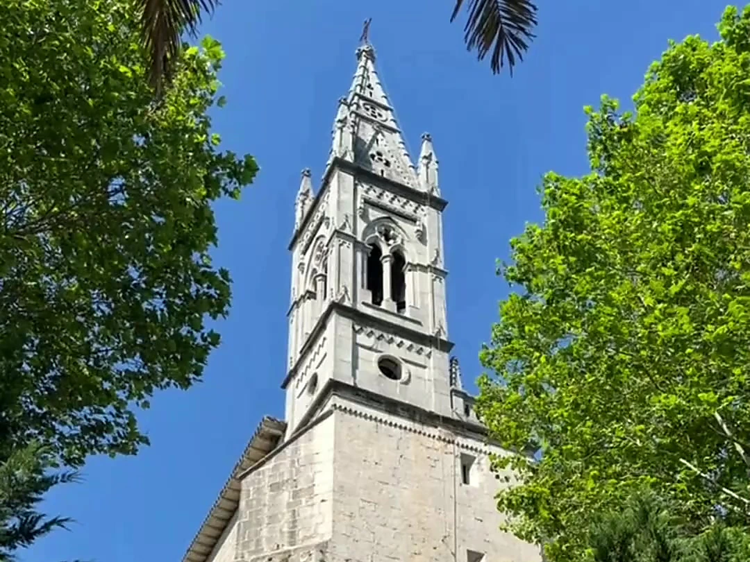 Iglesia de Santa María de Mundaka vista desde el exterior durante nuestra visita