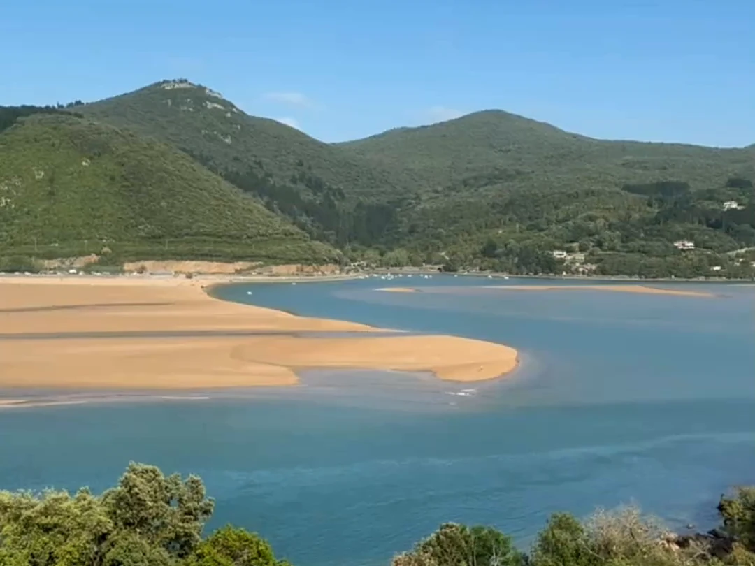 Vista de la ría de Urdaibai y los arenales de Laida desde el mirador de Portuondo