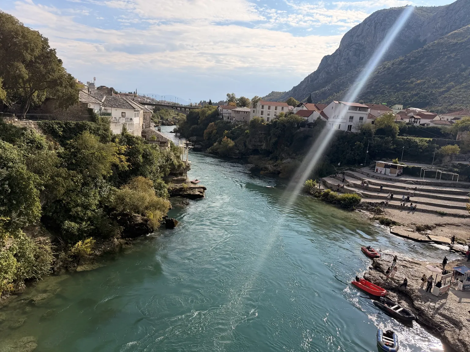 Río Neretva, puentes y edificios del casco histórico de Mostar