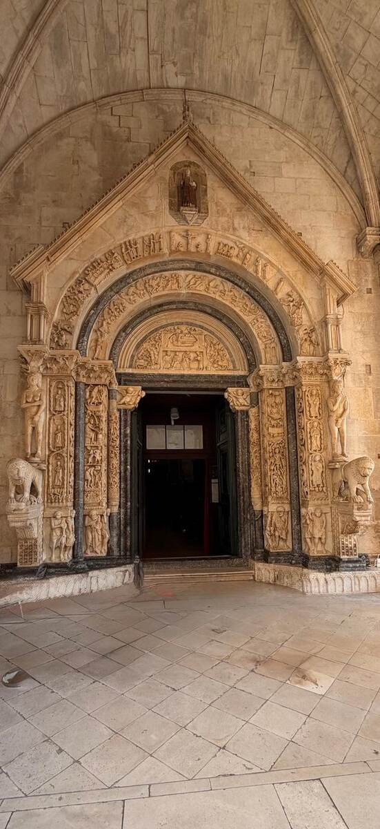 Portal de Radovan en la Catedral de San Lorenzo de Trogir