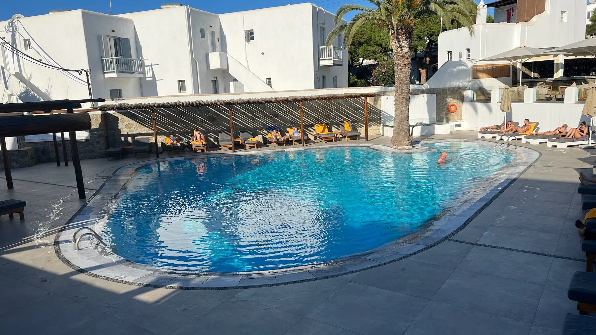 Piscina del Poseidon Hotel Suites en Mykonos