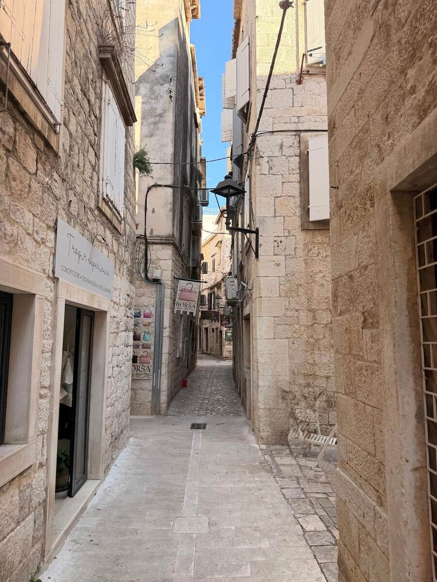 Primeras calles de piedra del casco histórico de Trogir