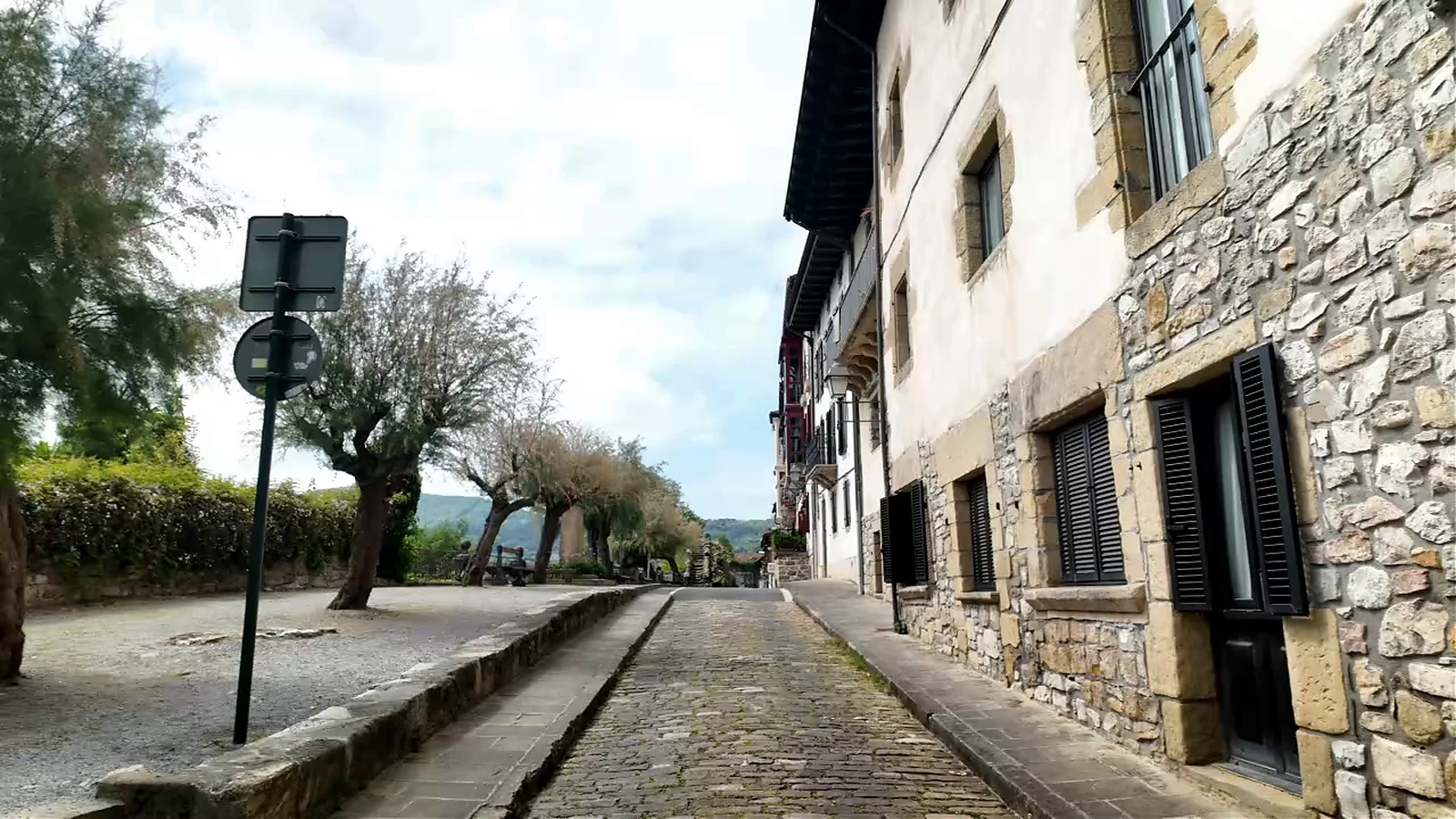 Puerta de San Nicolás y murallas del casco histórico de Hondarribia