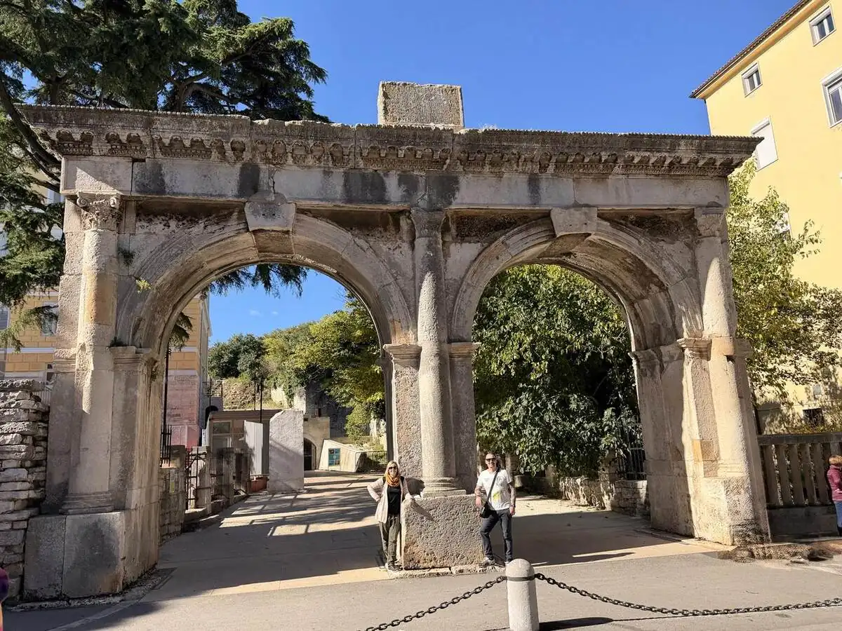 Puertas Gemelas romanas del centro histórico de Pula