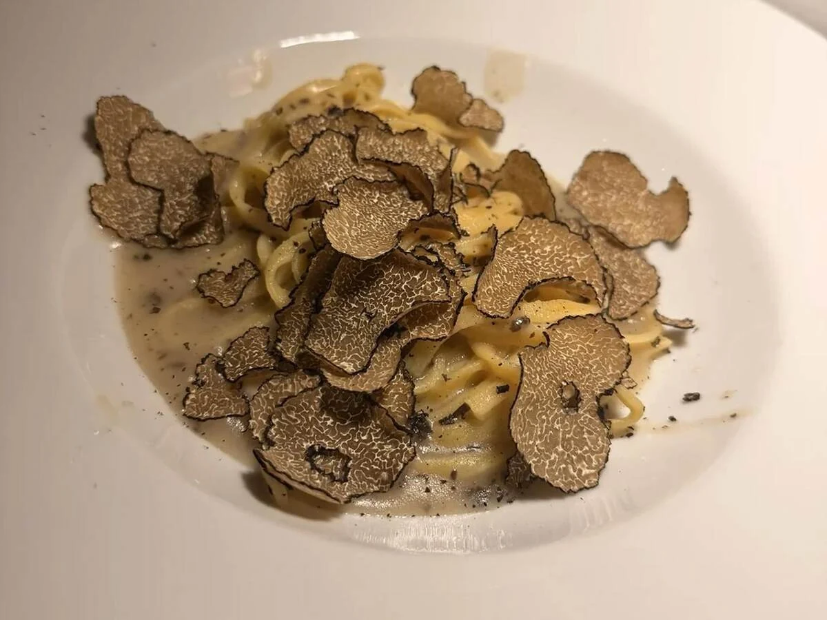 Tagliolini con trufa servidos en Puntulina de Rovinj
