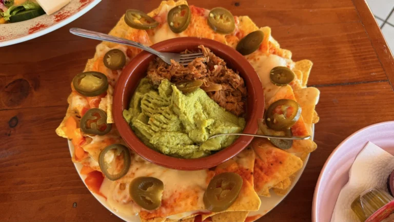 Nachos Locos de Rapa Nui SurfBar en Costa Calma