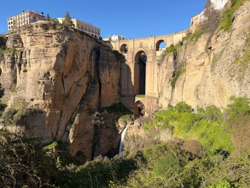 Puente Nuevo visto desde la ruta del Desfiladero del Tajo