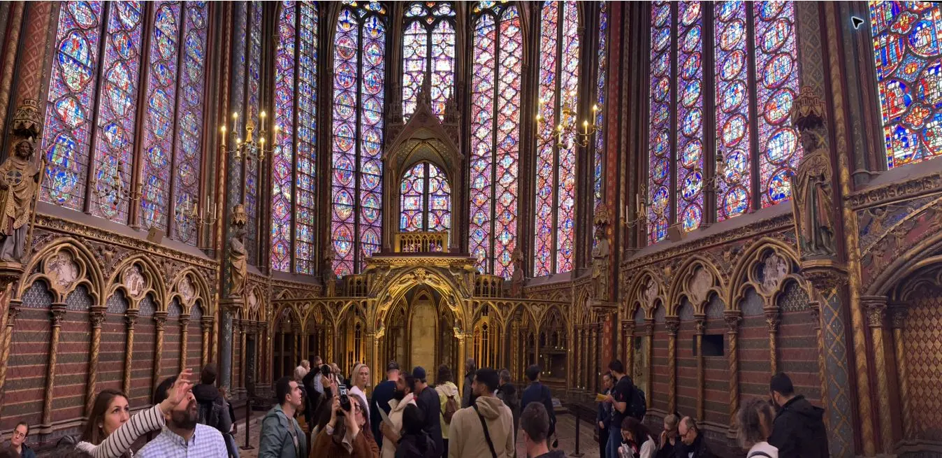 Interior y vidrieras de Sainte-Chapelle