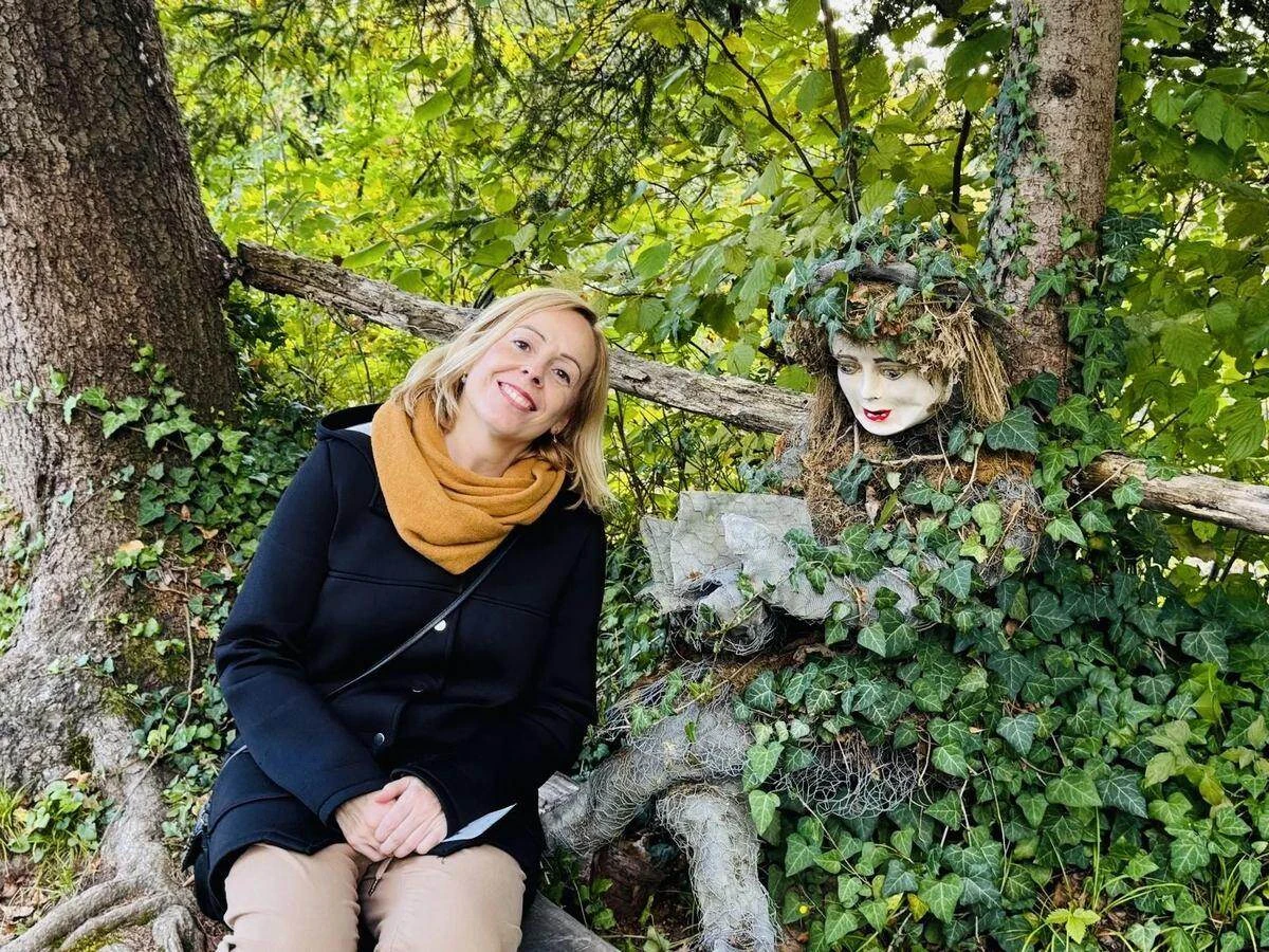 Alaitz junto a uno de los rincones decorados de Slovin Unique