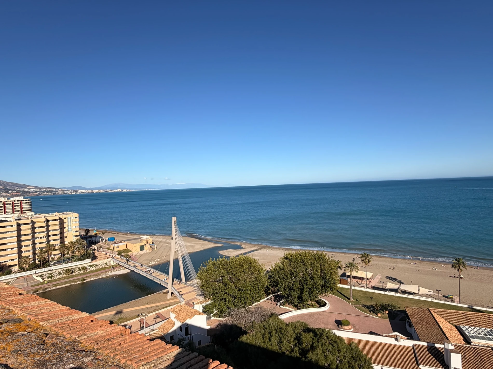 Vista panorámica de la costa desde el Castillo Sohail