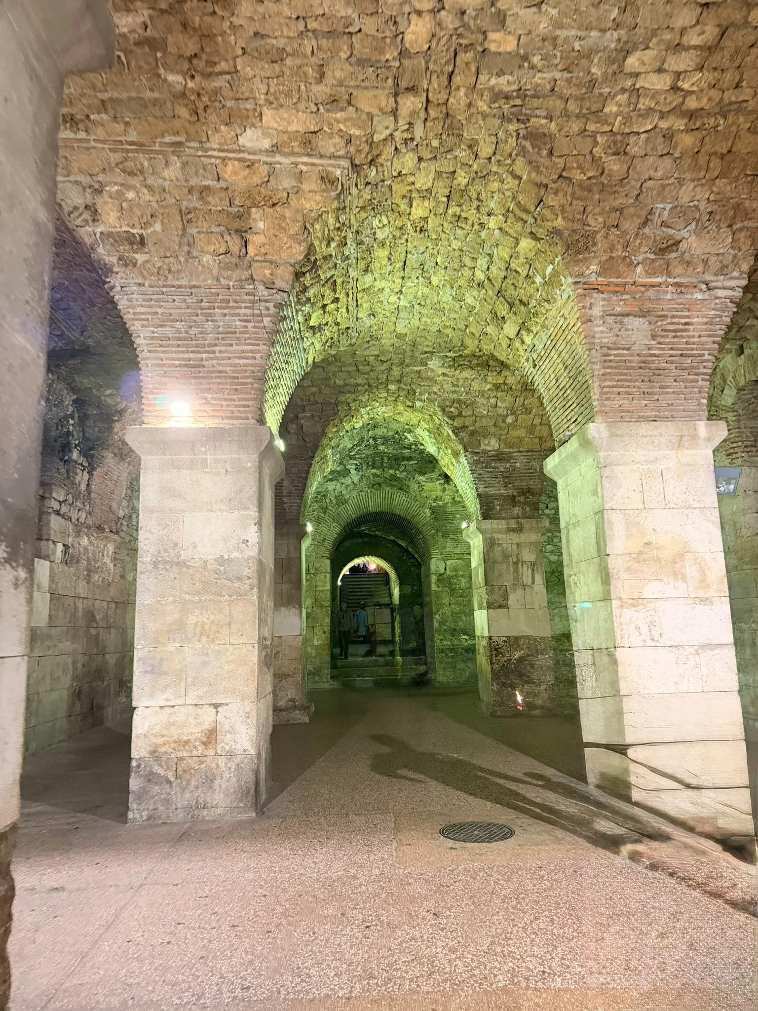 Sótanos y subestructuras del Palacio de Diocleciano en Split