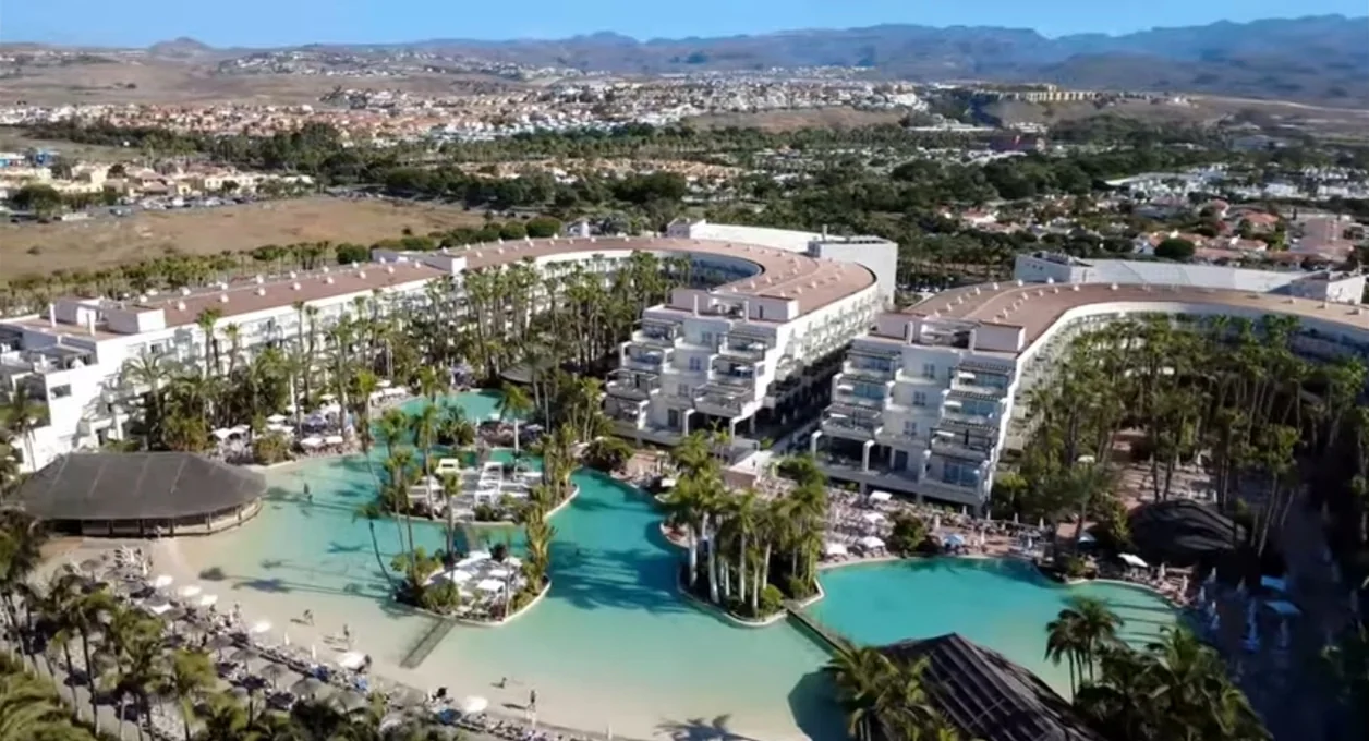 Vista aérea del Hotel Tabaiba Princess y sus piscinas