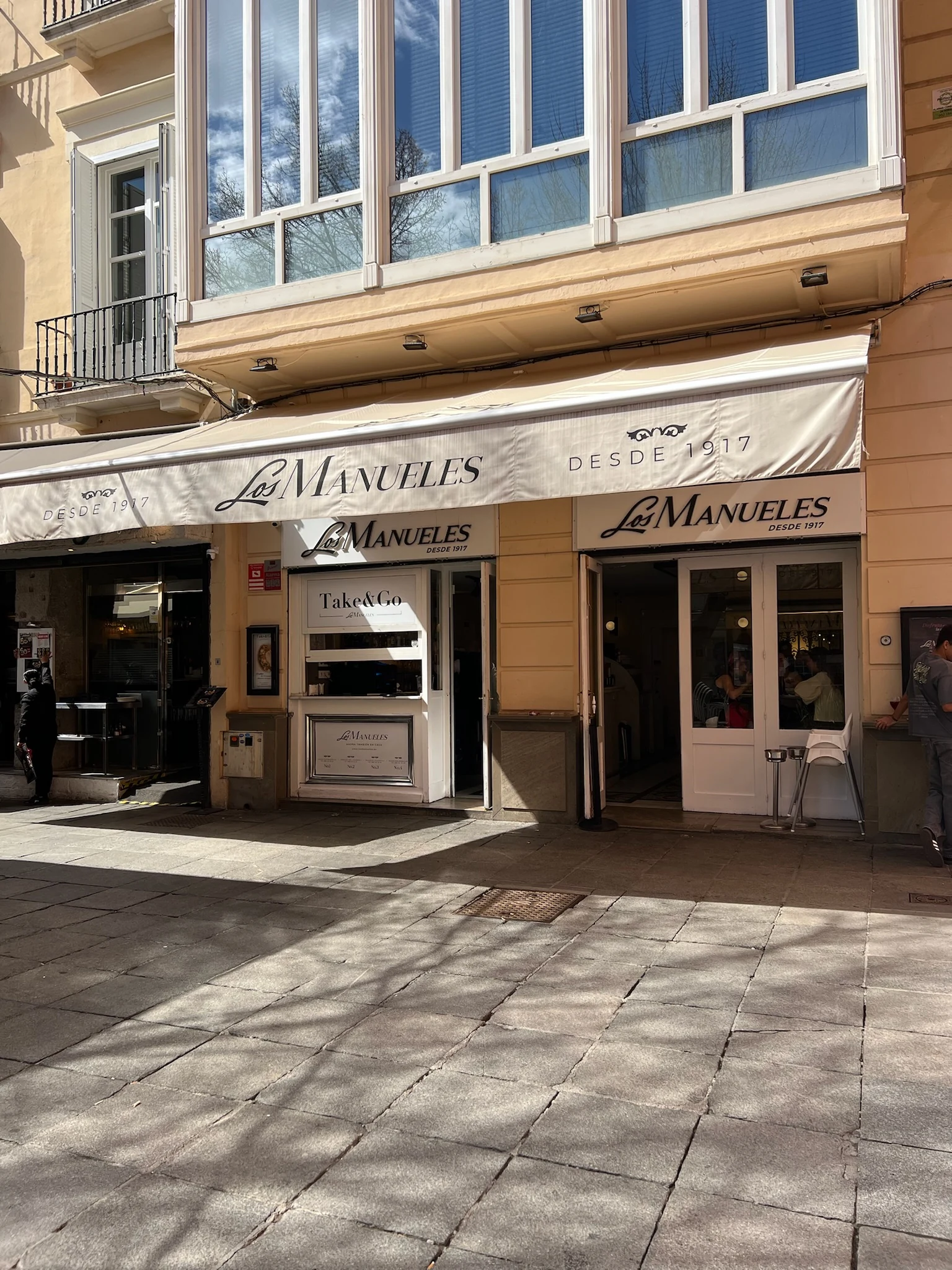 Exterior de Los Manueles en Granada