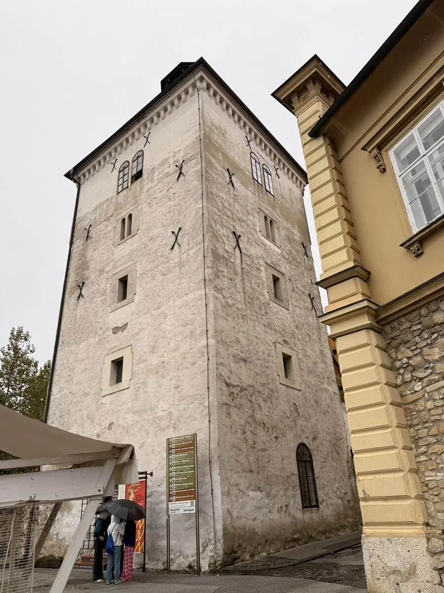 Torre Lotrščak en la Ciudad Alta de Zagreb