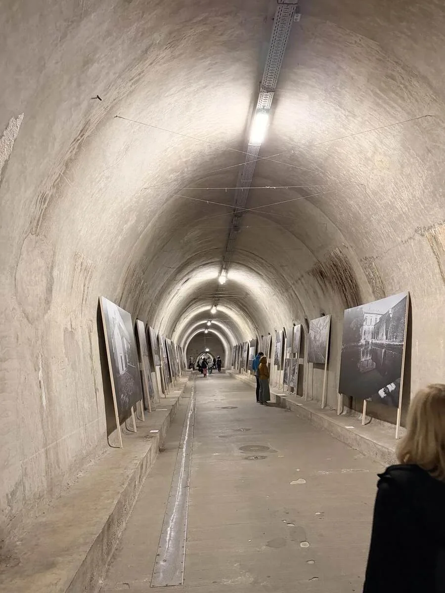 Interior del Túnel Grič en Zagreb