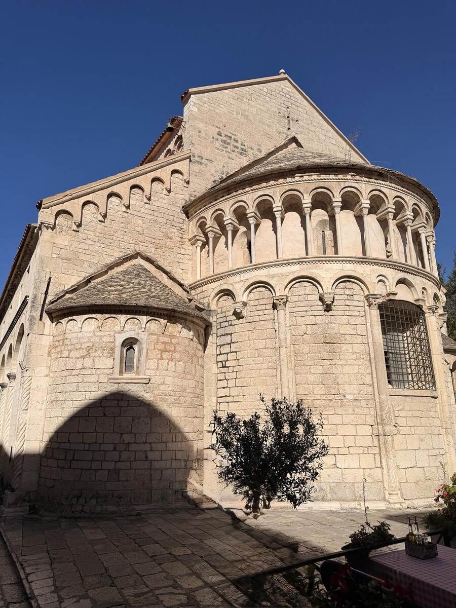 Ábside de una iglesia románica del casco histórico de Zadar