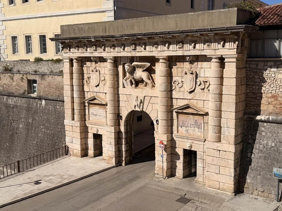 Puerta de Tierra de Zadar con el león de San Marcos
