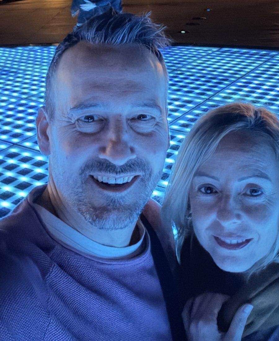 Txema y Alaitz en el Saludo al Sol durante la primera noche en Zadar
