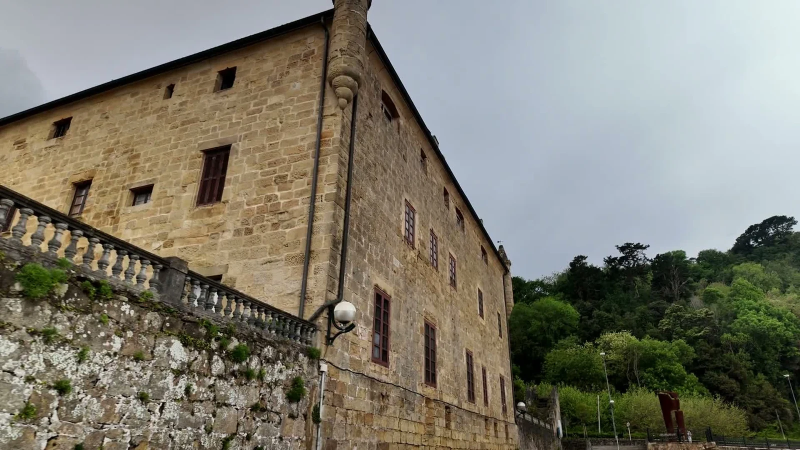 Palacio de Narros y su entorno ajardinado en Zarautz