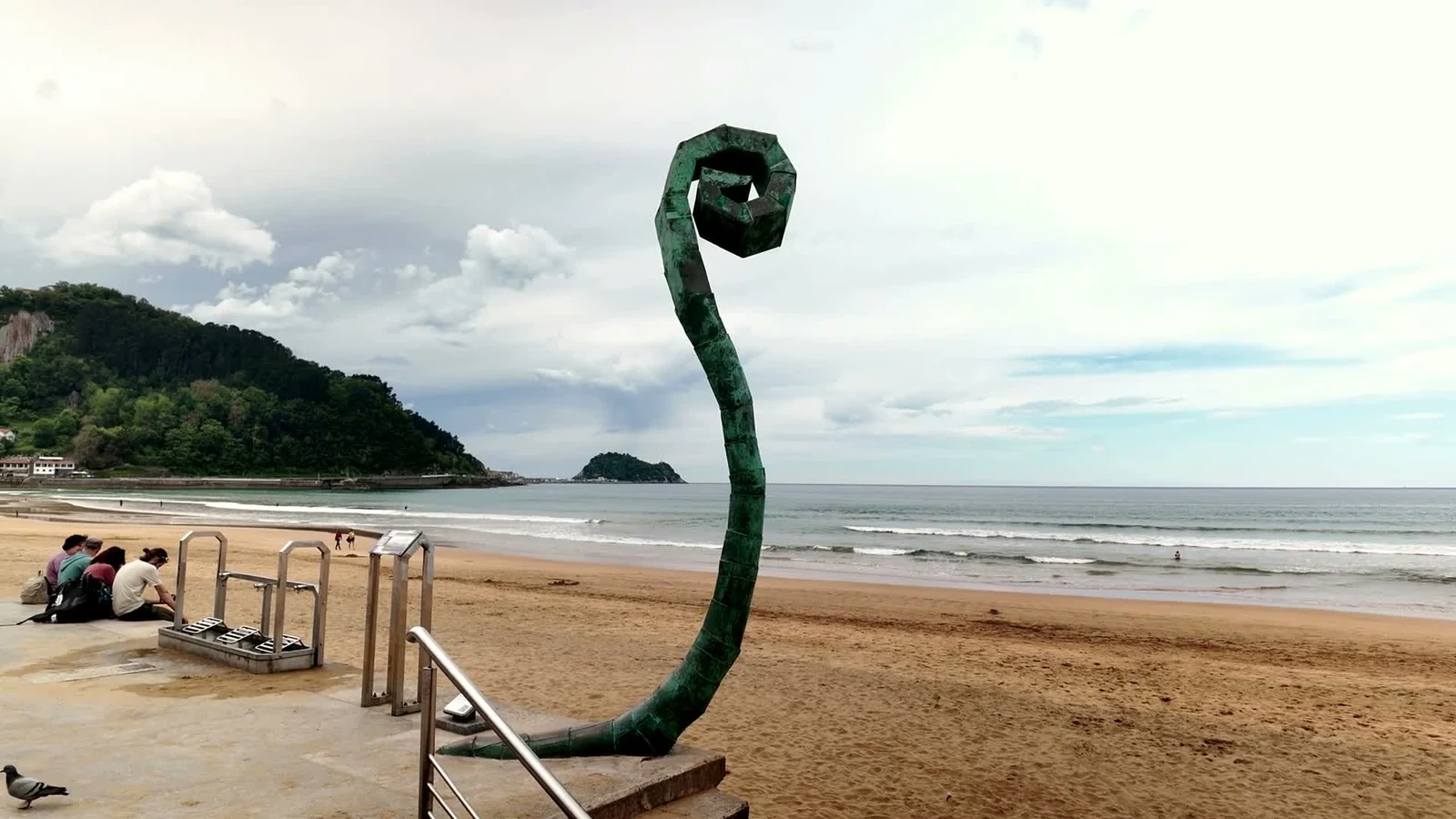 Playa de Zarautz vista desde el paseo marítimo