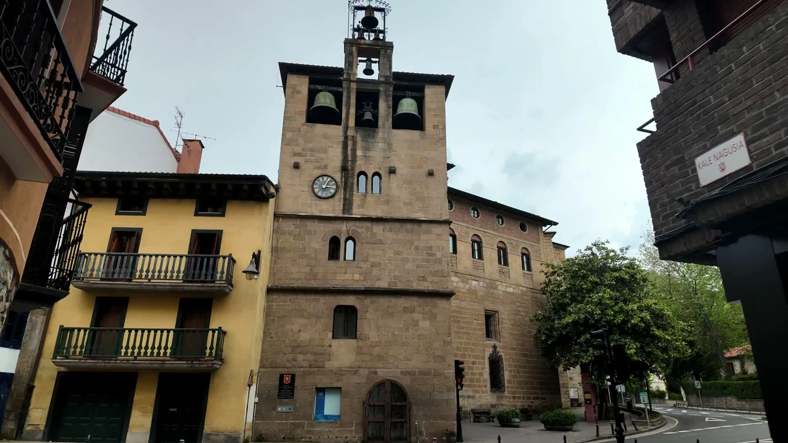 Torre campanario de Santa María la Real en Zarautz