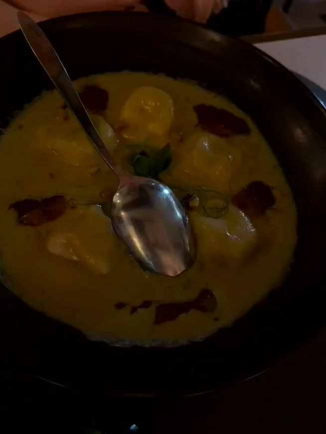 Raviolis servidos en Zinfandel Food & Wine Bar