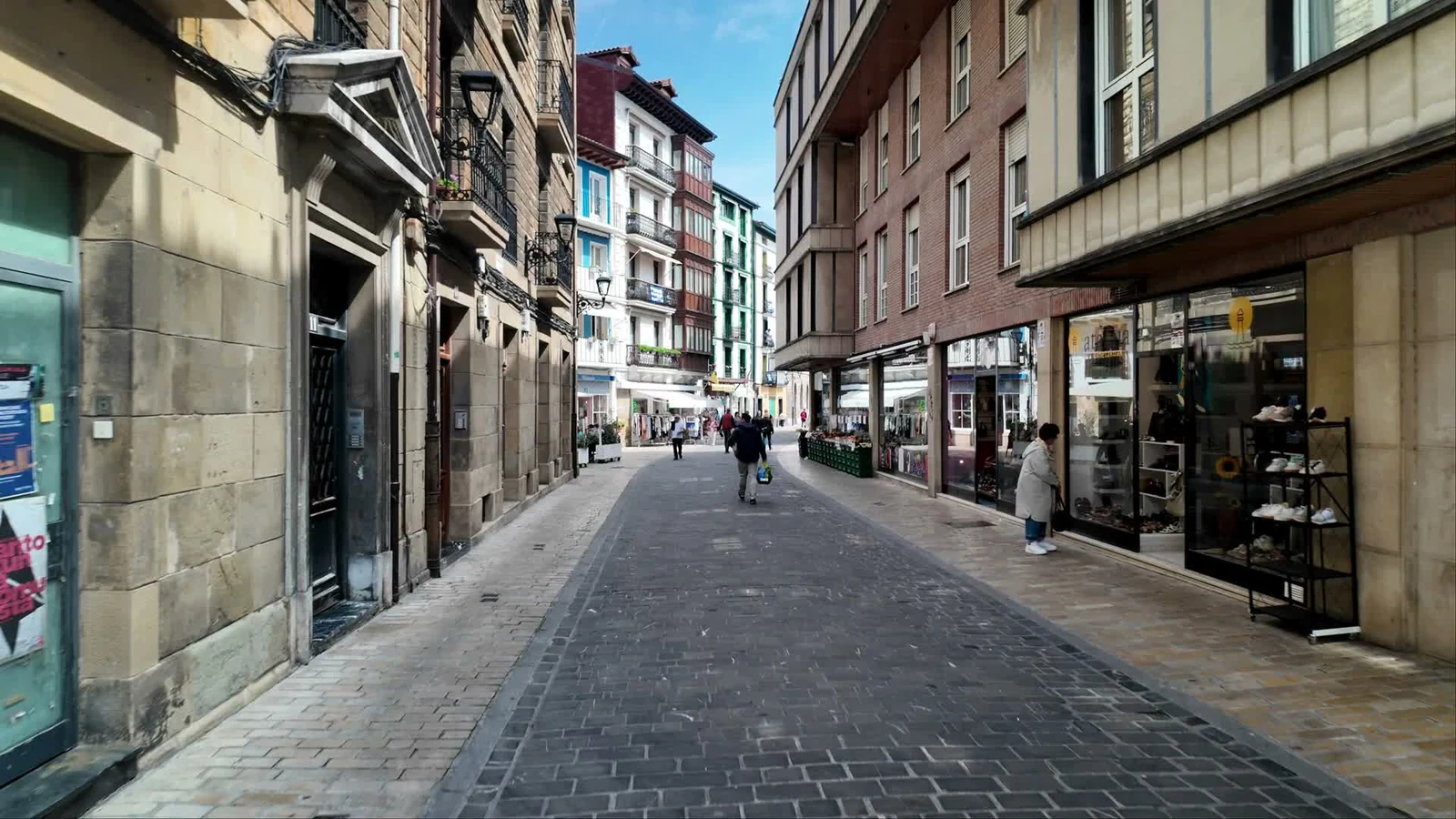 Calle del casco antiguo de Zumaia camino de la iglesia de San Pedro