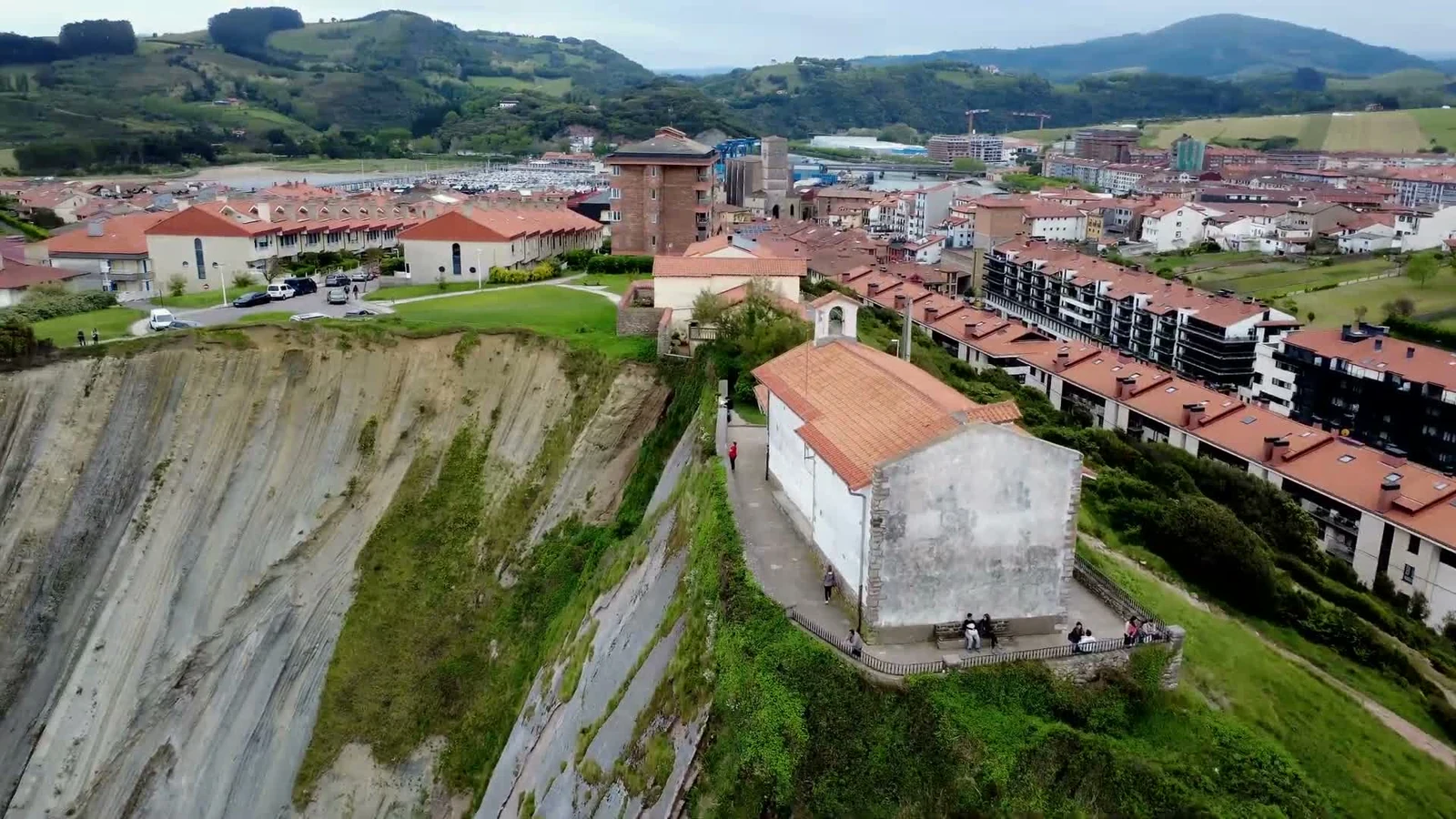 Ermita de San Telmo sobre los acantilados de Zumaia
