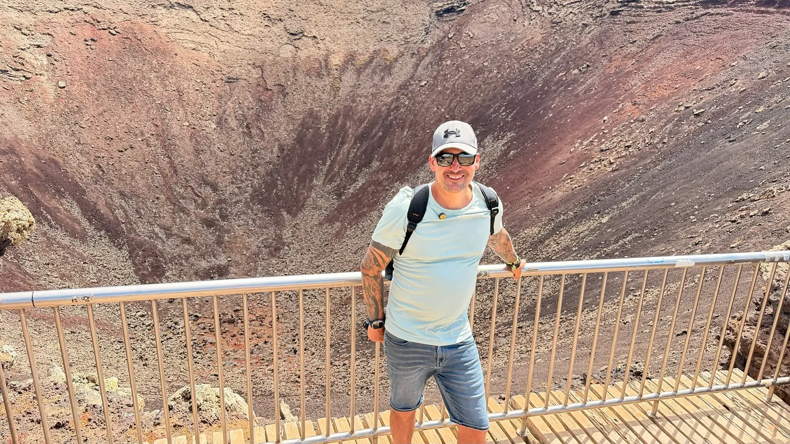 Txema en el mirador del cráter de Calderón Hondo