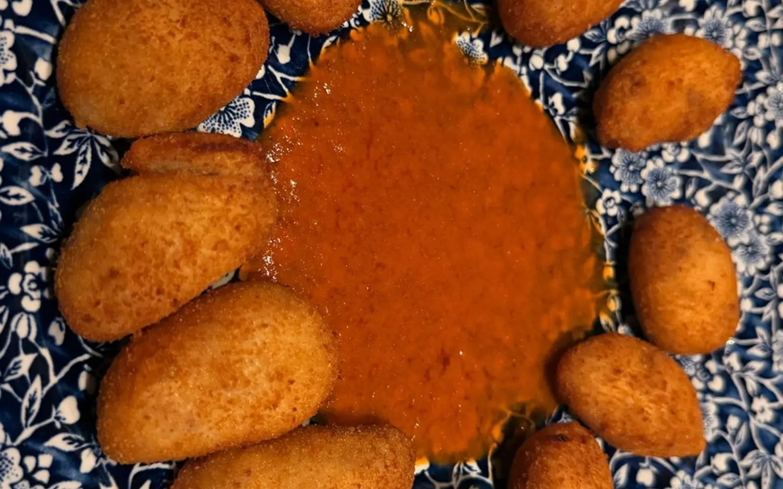 Croquetas caseras servidas en Casa Mando