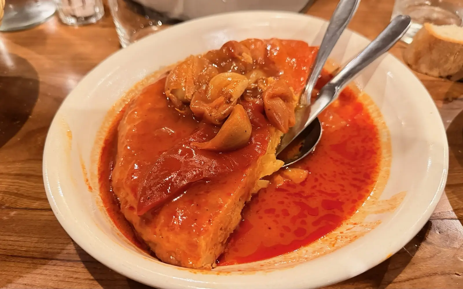 Tortilla guisada de La Cueva del Cura