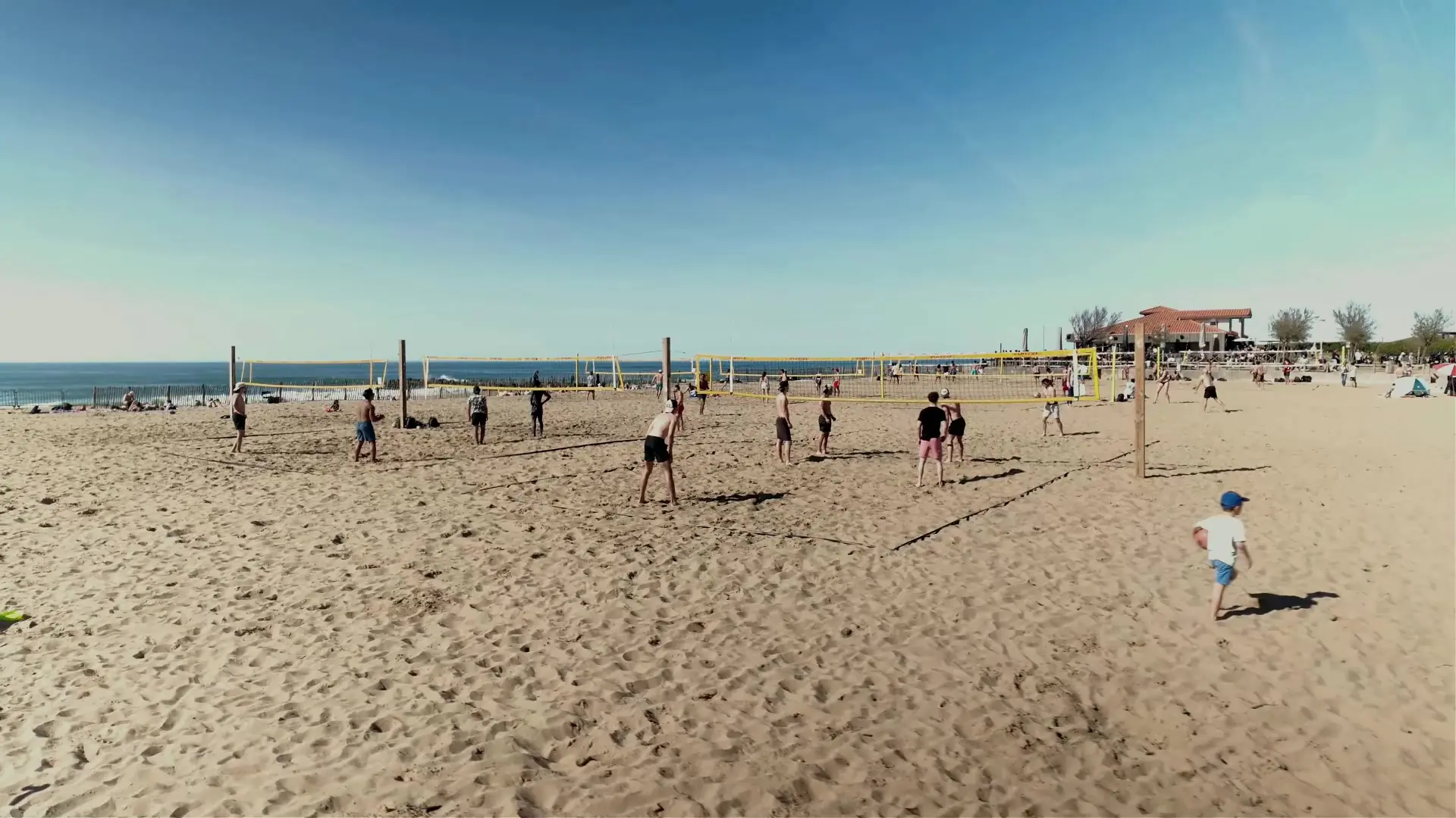 Zona deportiva sobre la arena de Sables d'Or en Anglet