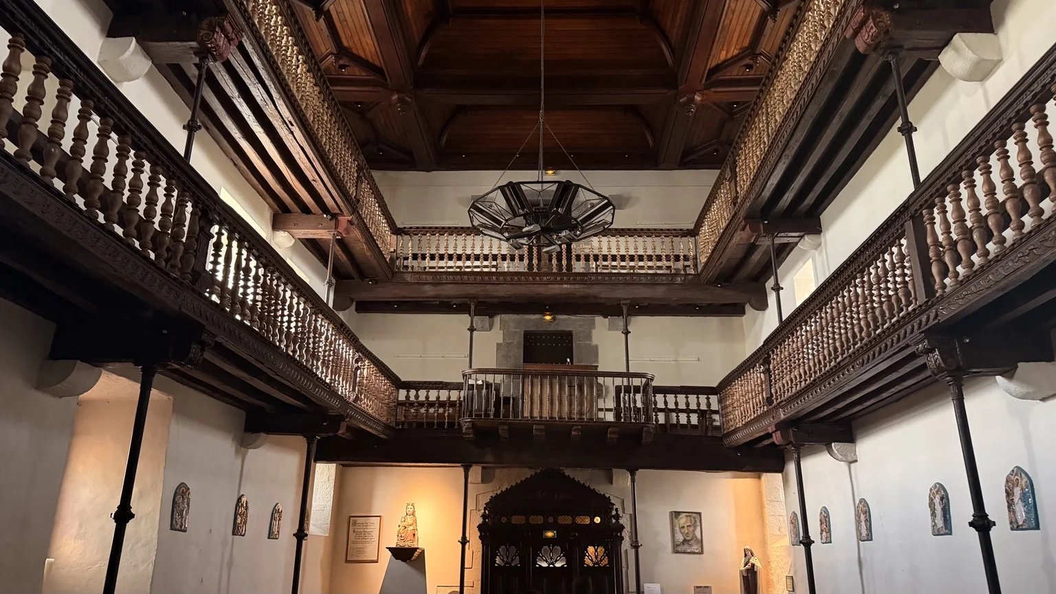 Iglesia y cementerio de Ainhoa
