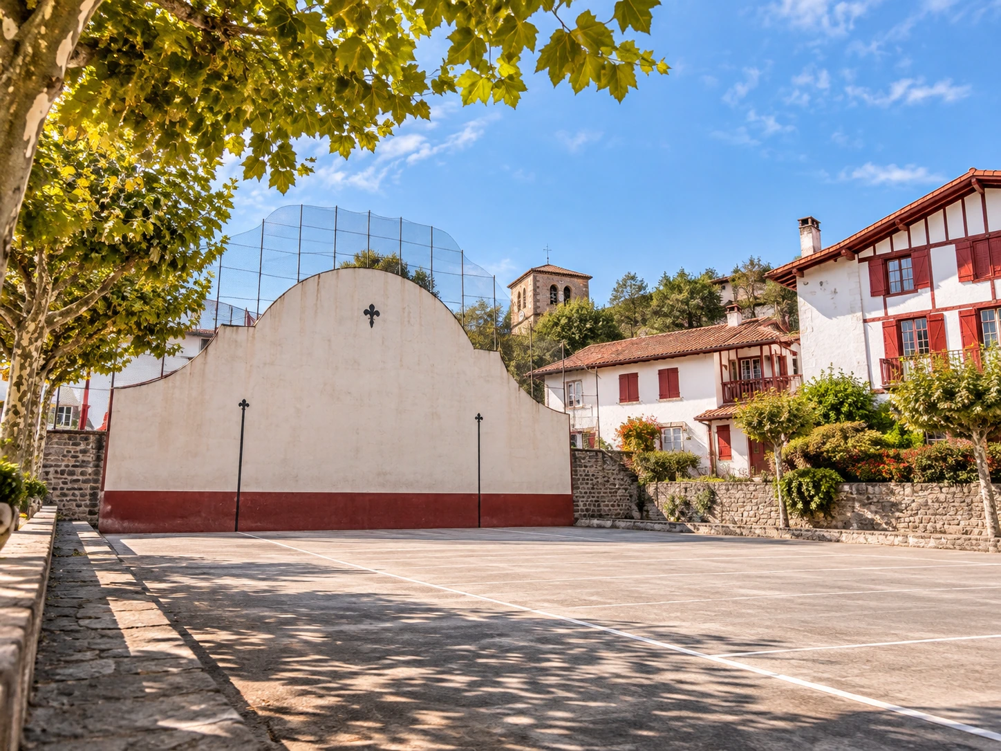 Recreación editorial del frontón tradicional de Espelette