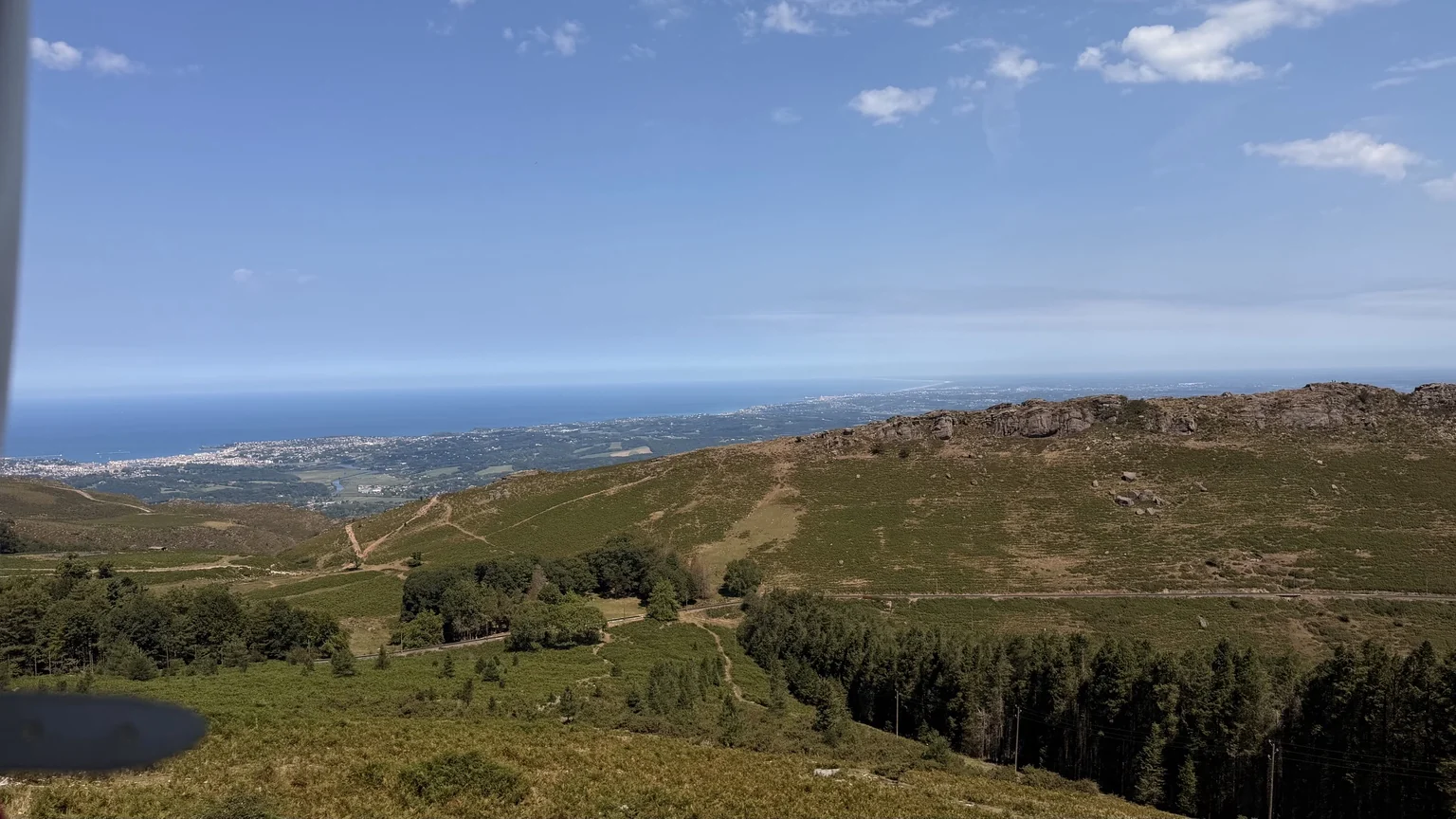 Vista de la costa cantábrica desde el recorrido del Tren de La Rhune