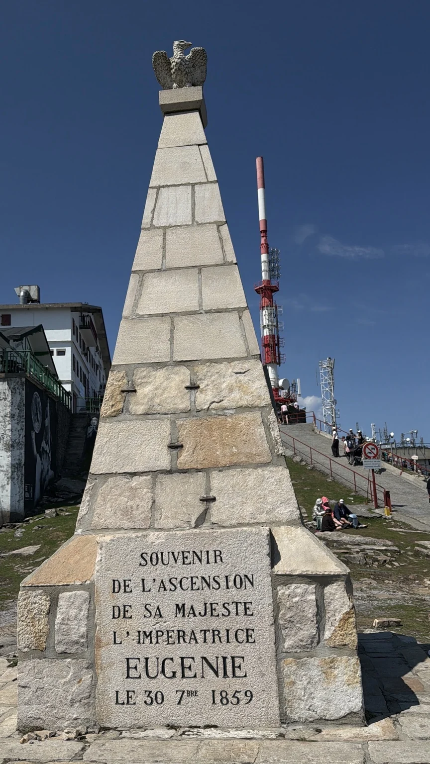 Obelisco que recuerda la ascensión de la emperatriz Eugenia de Montijo a Larrun en 1859