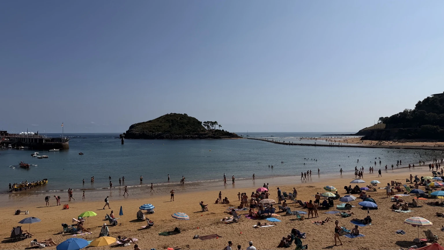 Playa de Isuntza y bahía