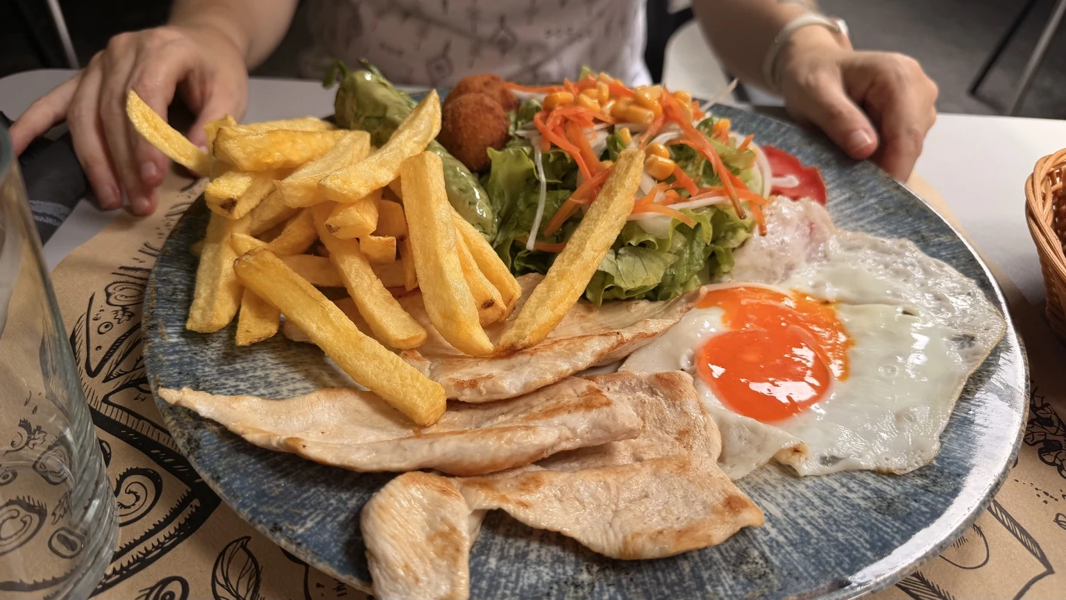 Plato combinado que pidió Alaitz en el restaurante Mantxua de Lekeitio