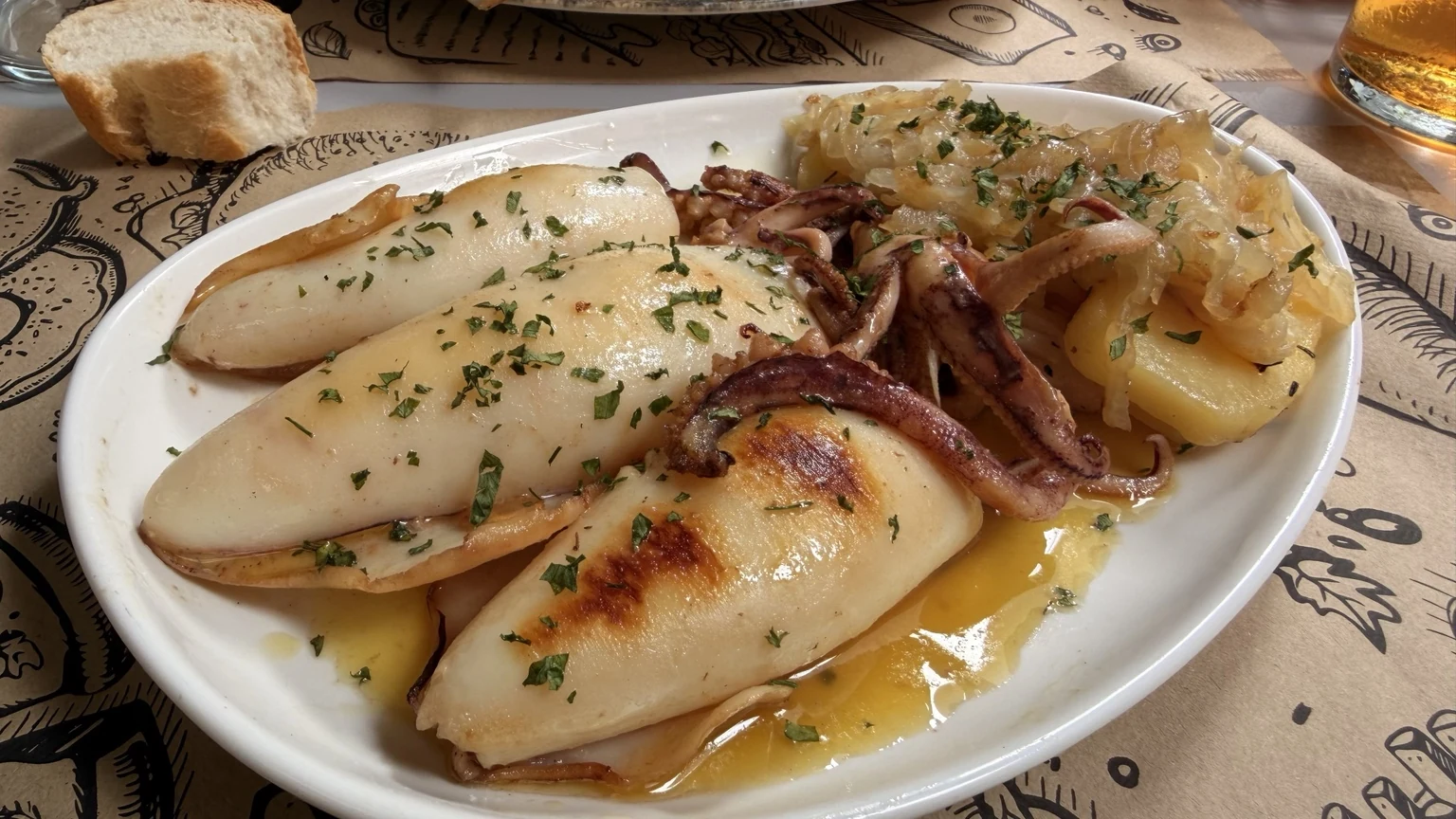 Plato de txipirones que pidió Txema en el restaurante Mantxua de Lekeitio