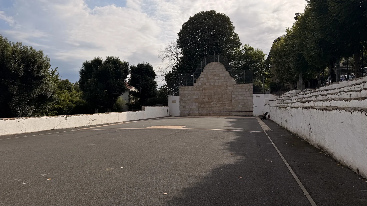 Plaza y frontón de Sare