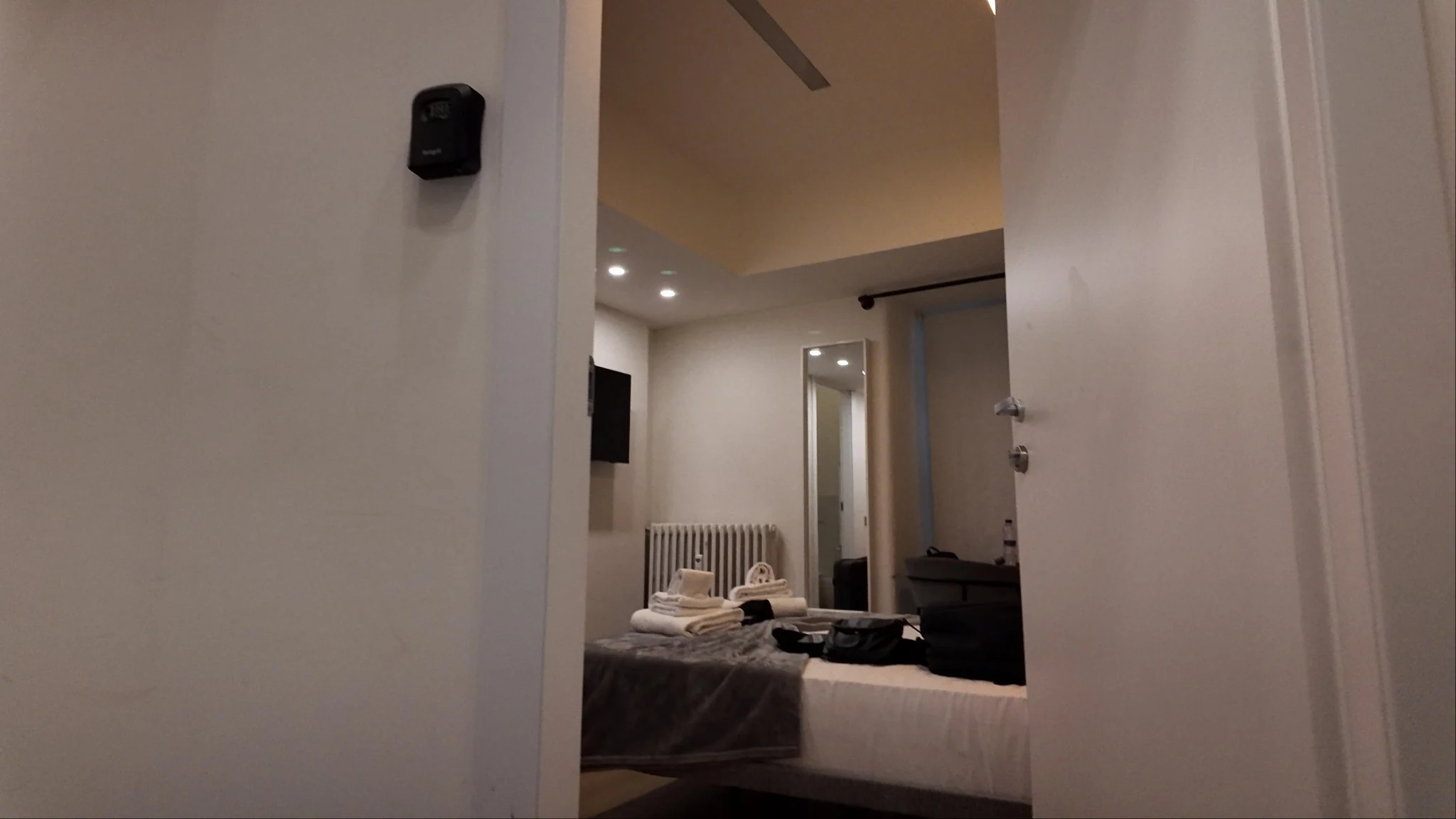 Entrada a nuestra habitación en Carlo Felice, Turín